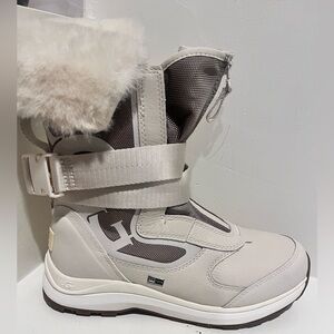 UGG Women's Beige and White Winter Boots